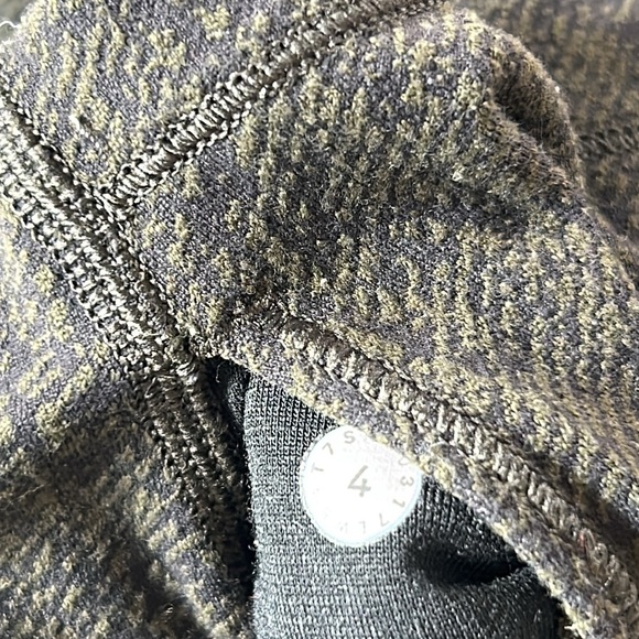 Lululemon Wunder Under Hi-Rise 7/8 Tight in Olive & Black Irregular Denim Twill - Picture 7 of 16